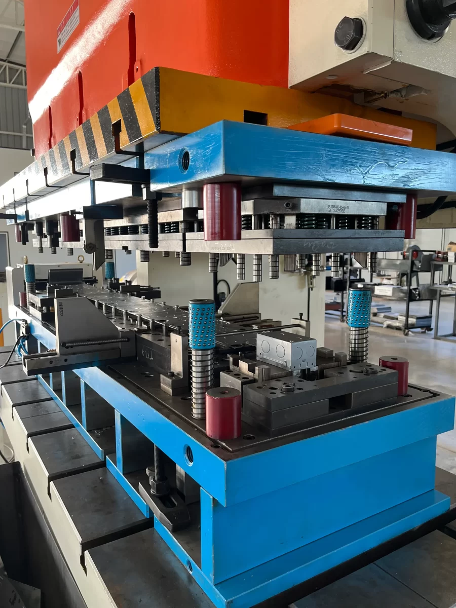 Línea de Producción de Cajas de Conexión Metálicas
